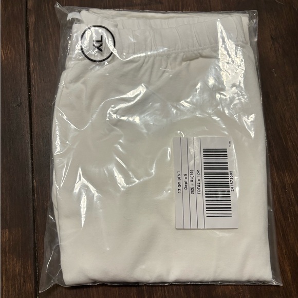 Old Navy White Girls’ Cropped Leggings - Picture 2 of 3